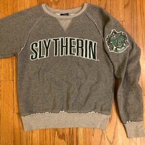 HARRY POTTER Universal Studios SLYTHERIN Embroidered Logo Gray Sweatshirt ~ XS